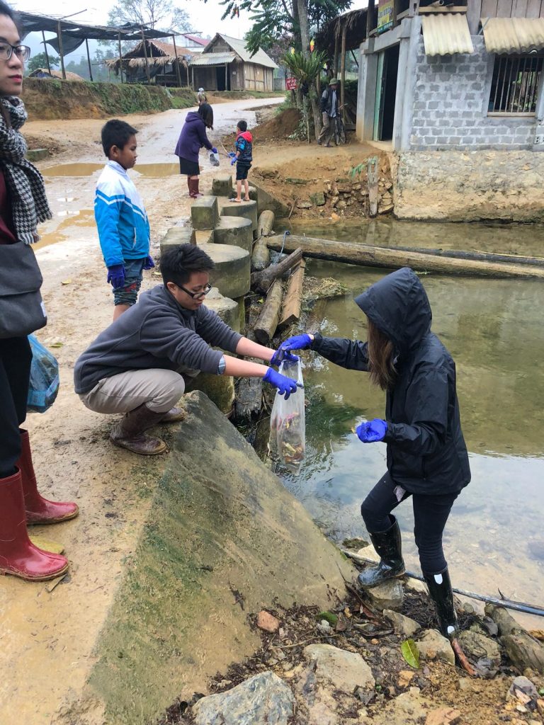 Nursing students collect trash in the village during internship tour
